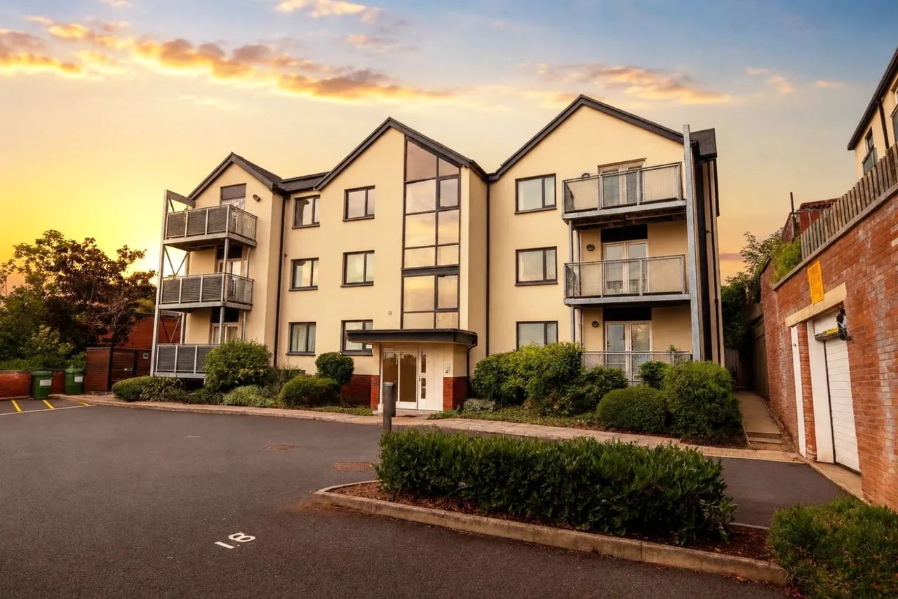 2 bed flat for sale, Old Brewery Walk, Brackley, NN13
