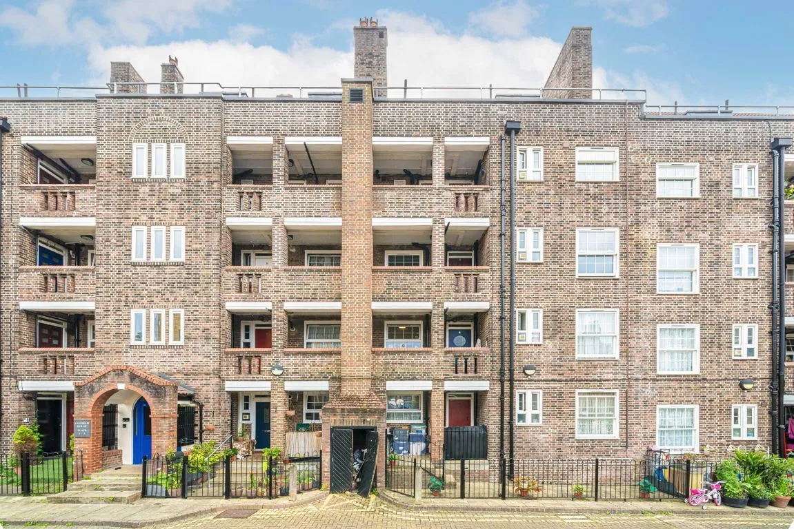 3 bed property for sale, New Park Road, SW2