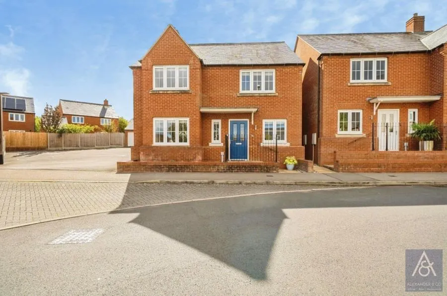 4 bed house for sale, Needlepin Way, Buckingham, MK18