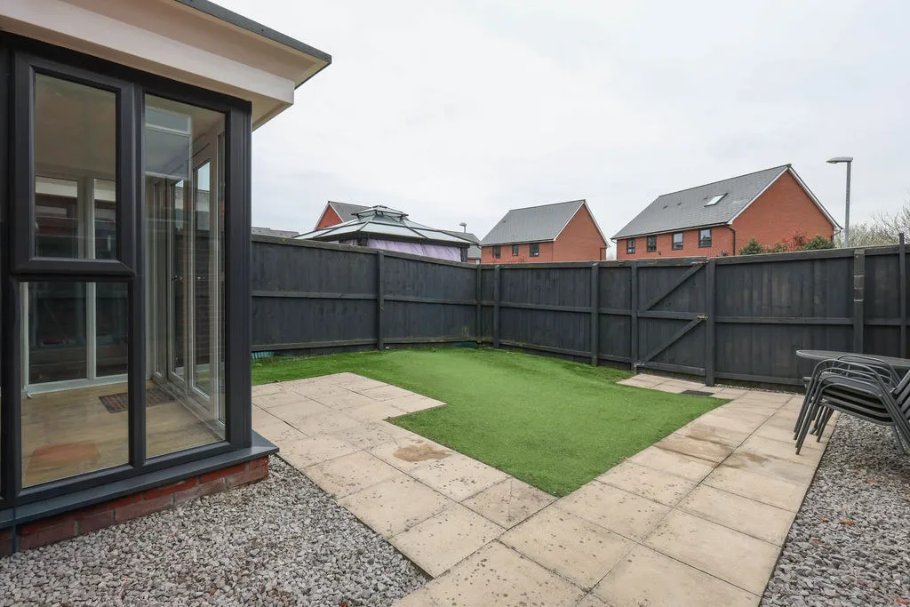 Manchester Road, Rochdale OL11 2SP, photo 11
