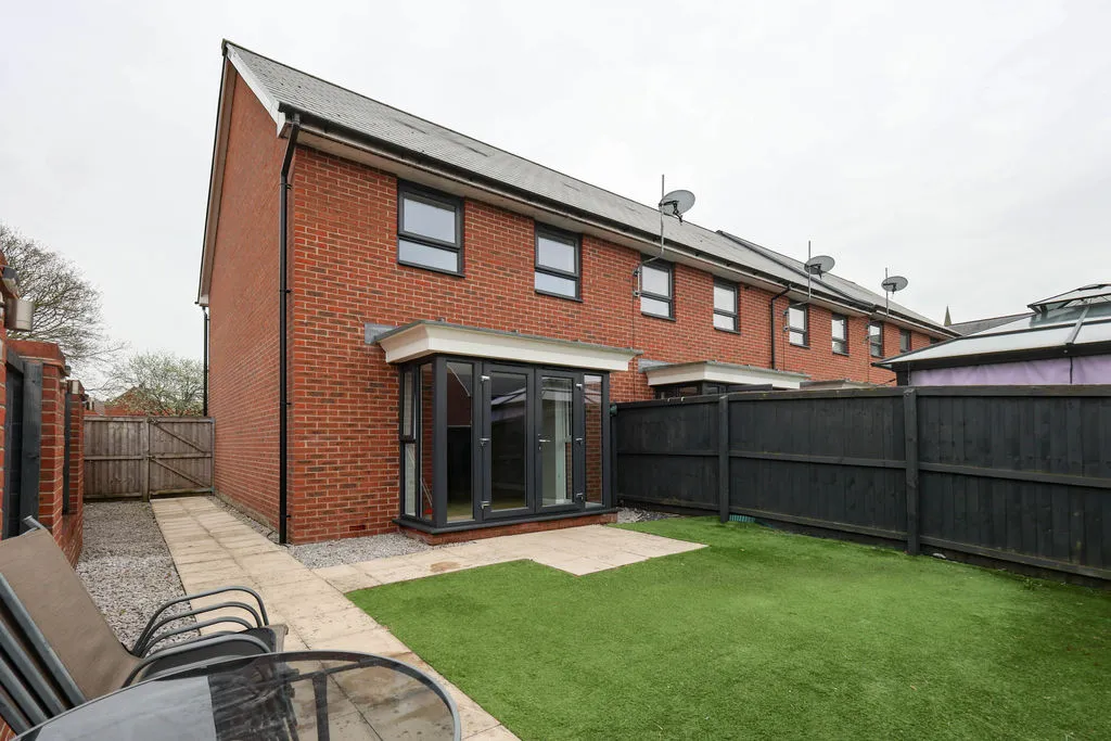 Manchester Road, Rochdale OL11 2SP, photo 12