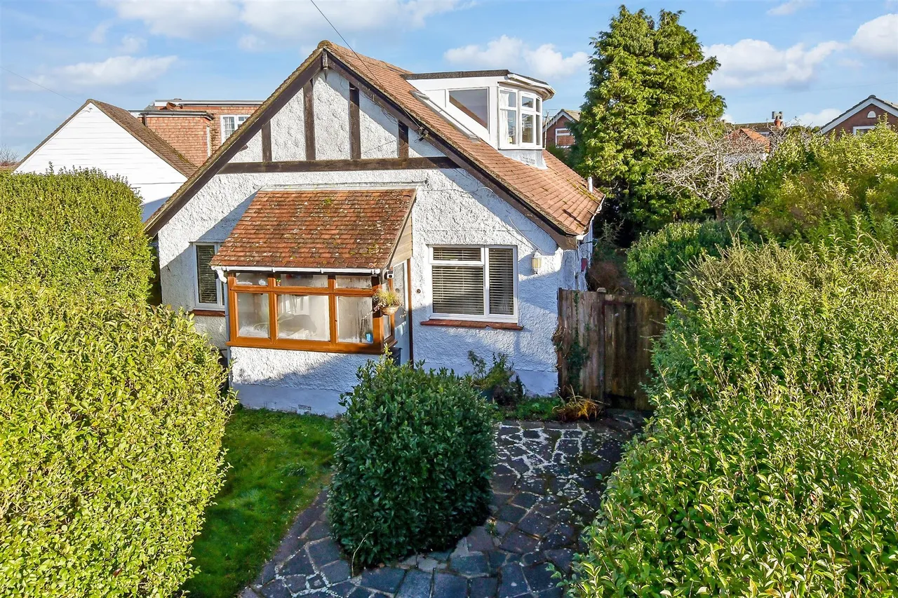 3 bed chalet for sale, Baywood Gardens, Woodingdean, BN2