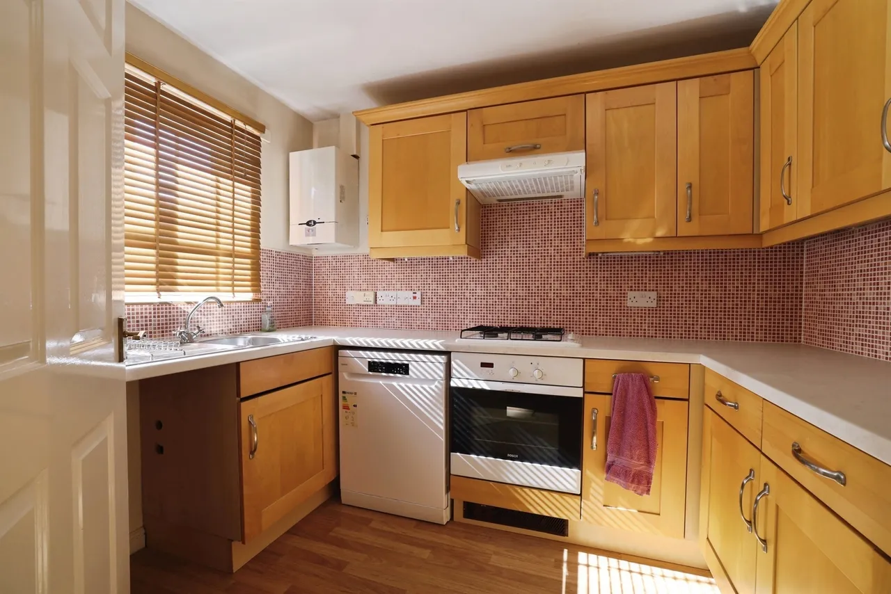 Oaklands Avenue, Amesbury, SP4, photo 3