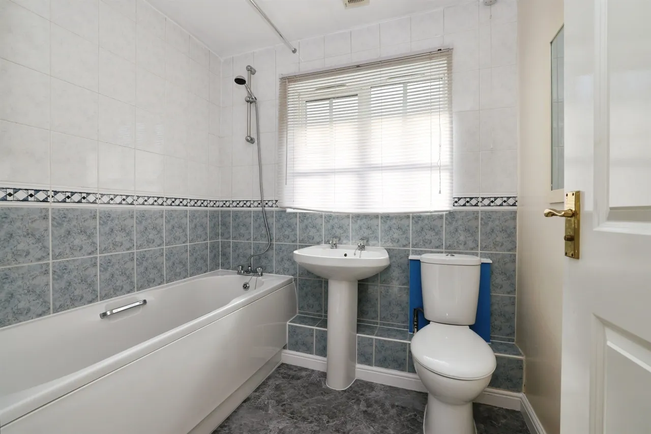 Oaklands Avenue, Amesbury, SP4, photo 4