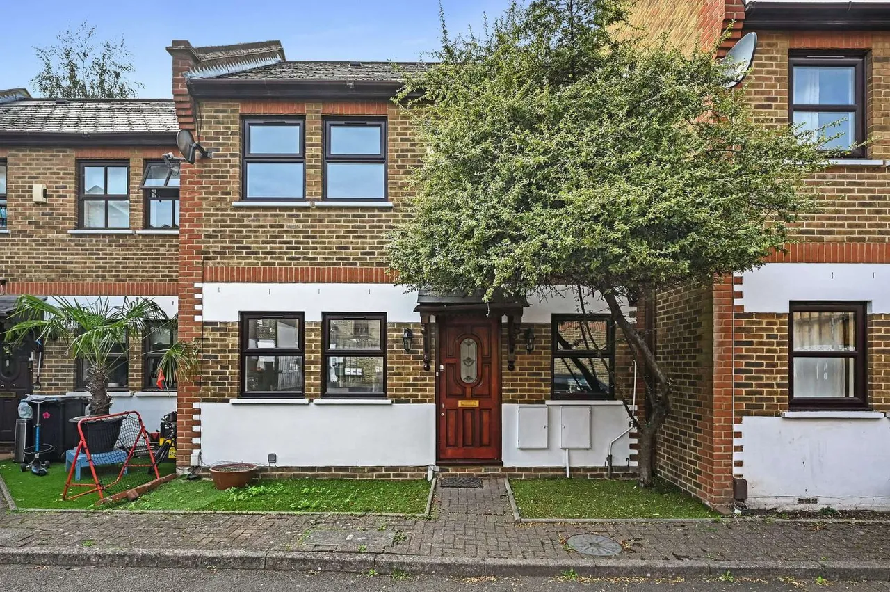 4 bed house to rent — Pegasus Close, Green Lanes, London, N16 9BP