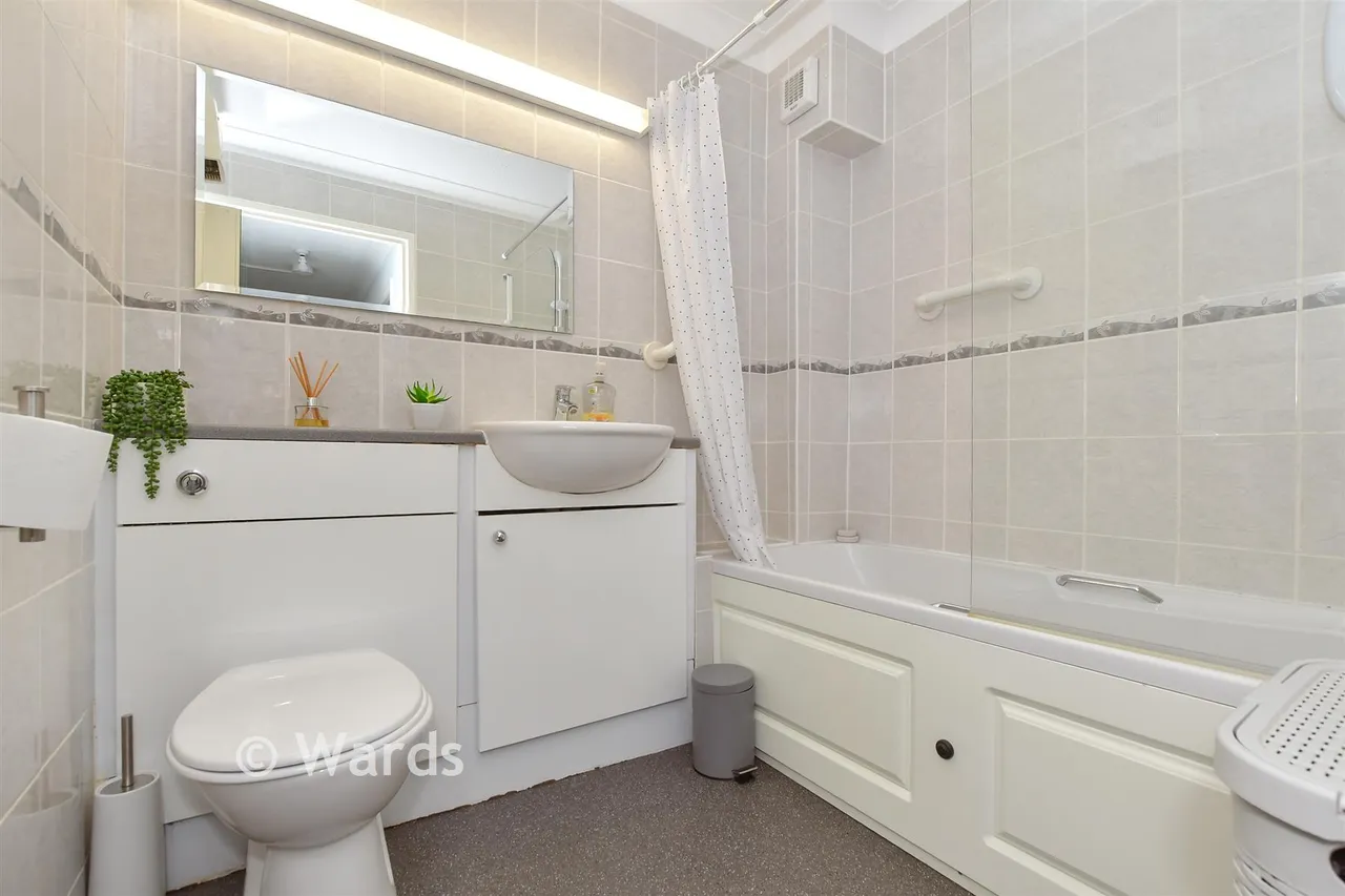 Hunting Gate, Birchington, CT7, photo 9