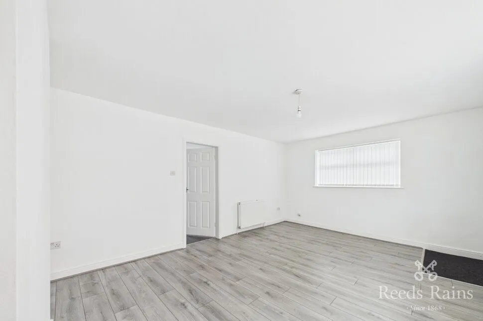 Huddersfield Road, Wyke, West Yorkshire, BD12, photo 6