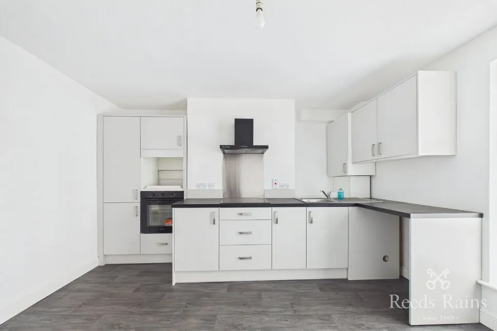 Huddersfield Road, Wyke, West Yorkshire, BD12, photo 3