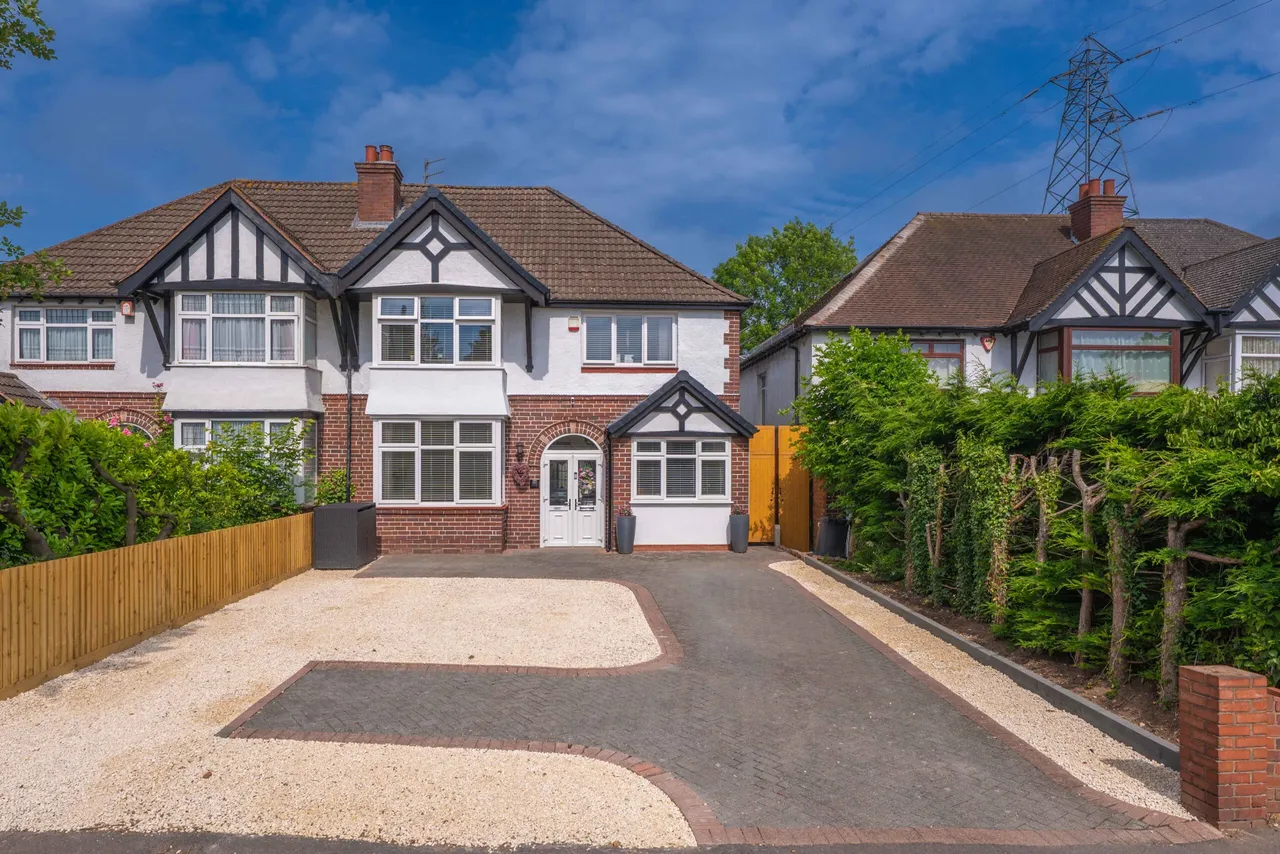 4 bed house for sale — Bristol Road South, Northfield, Birmingham, B31 2SR