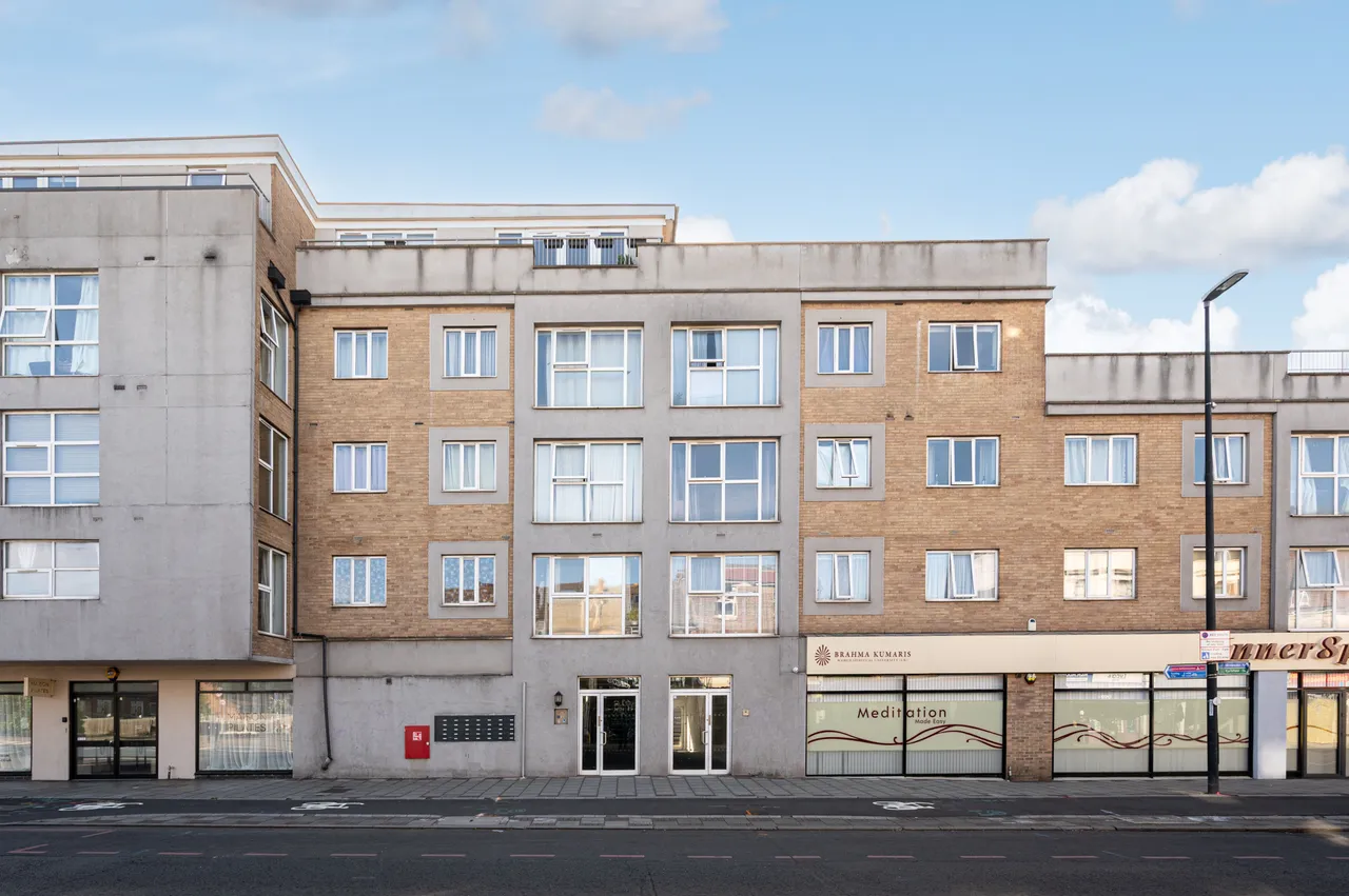 Flat 33, 3 High Street Colliers Wood, London, photo 6