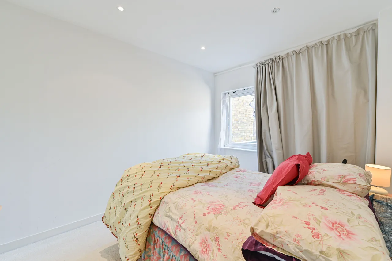 1 bed flat for sale — Flat 33, 3 High Street Colliers Wood, London