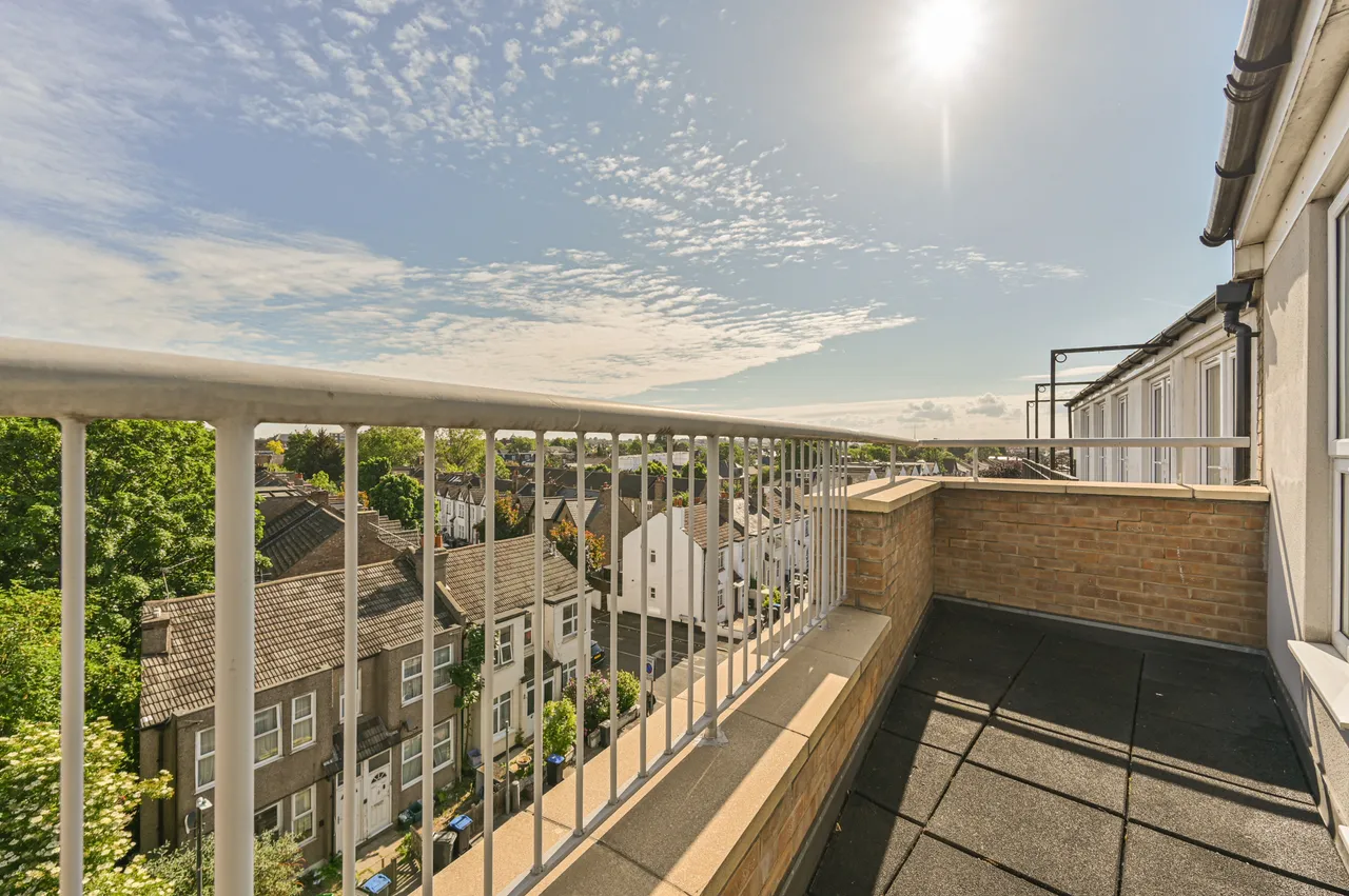 Flat 33, 3 High Street Colliers Wood, London, photo 2