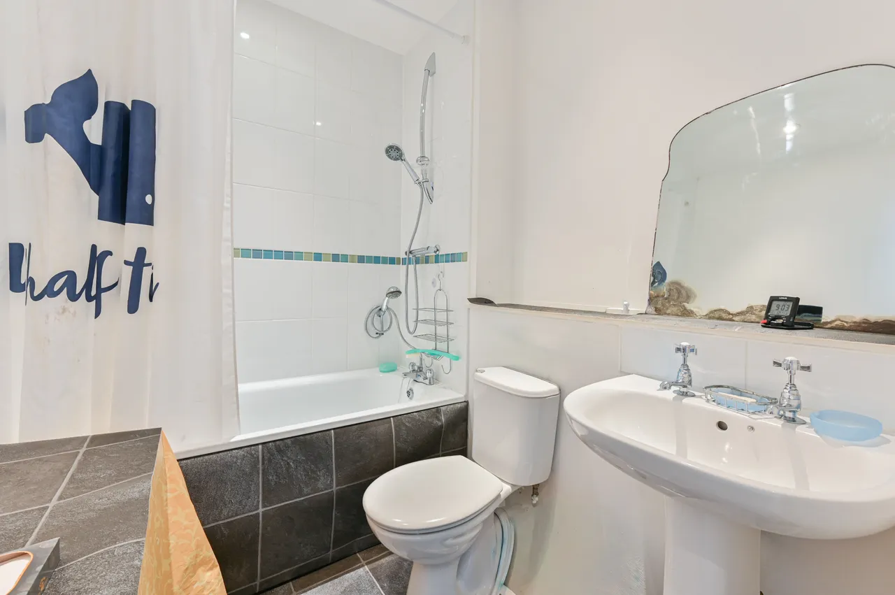 Flat 33, 3 High Street Colliers Wood, London, photo 7