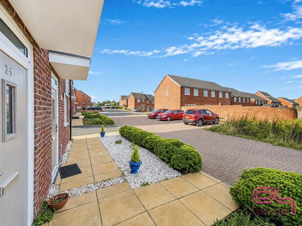 Furnace Lane, Castle Gresley, DE11, photo 5