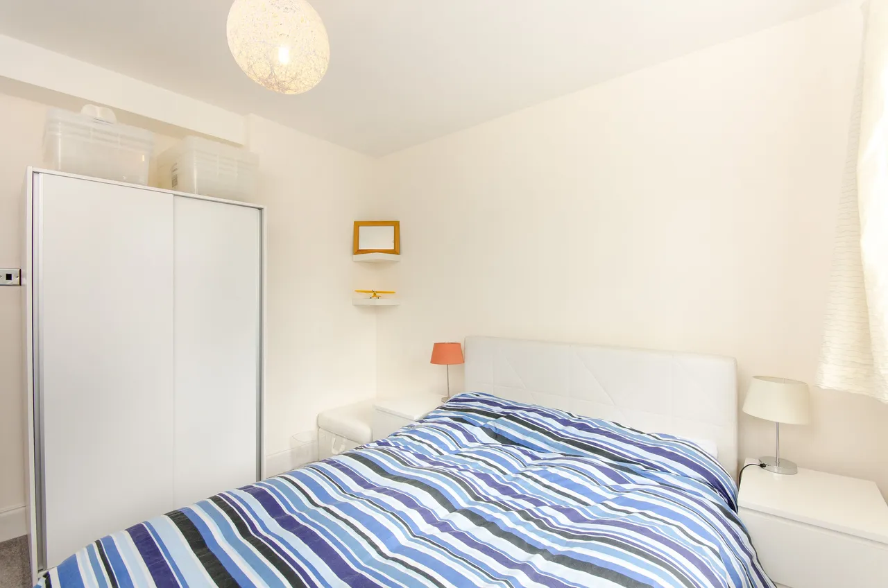 206 Wiltshire Close, London, photo 8