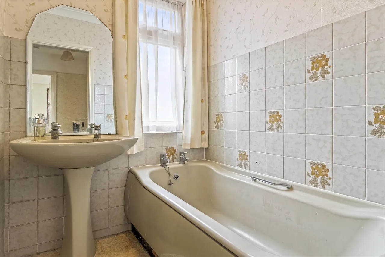 Balcombe Avenue, Worthing, photo 12