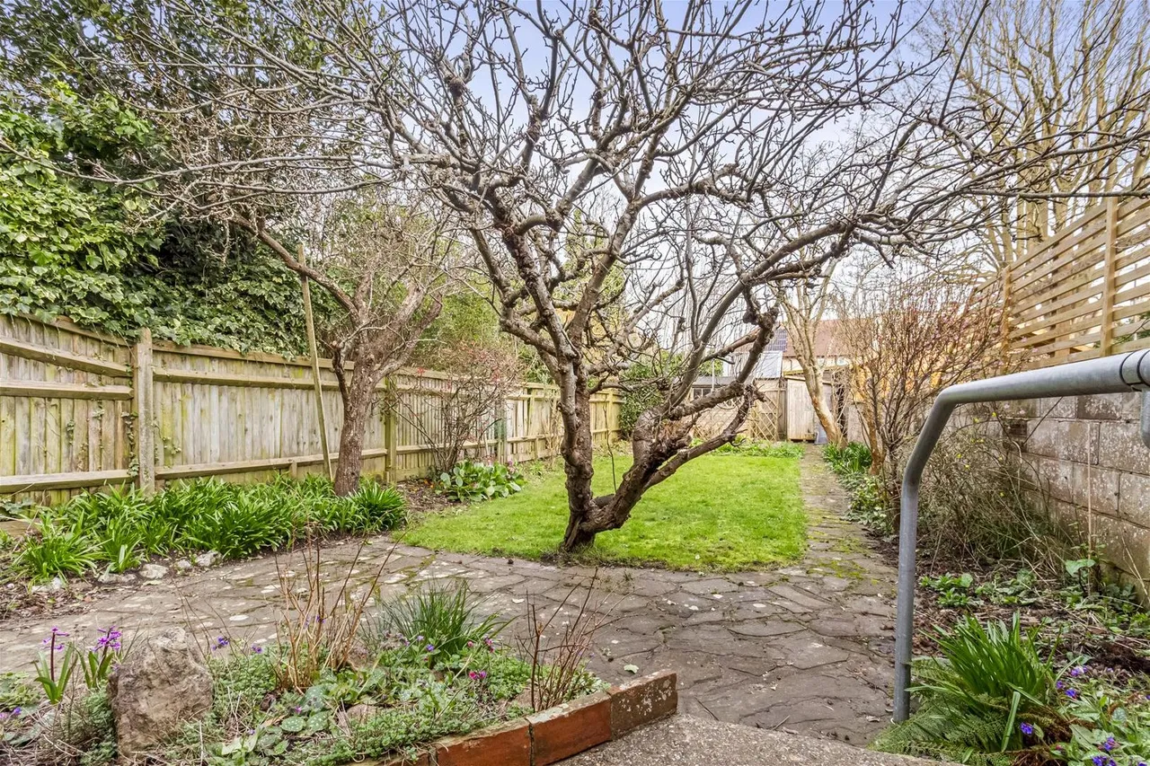 Balcombe Avenue, Worthing, photo 18