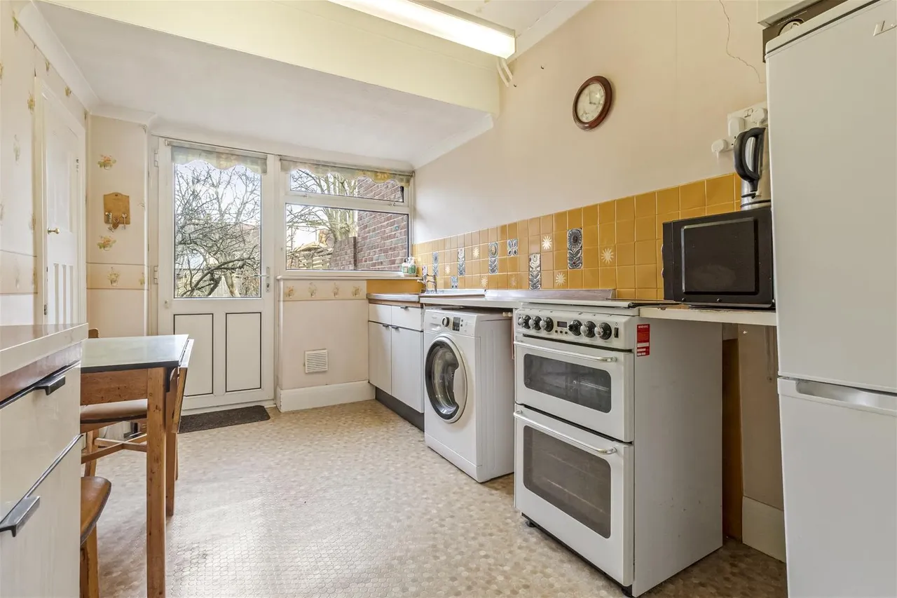 Balcombe Avenue, Worthing, photo 7