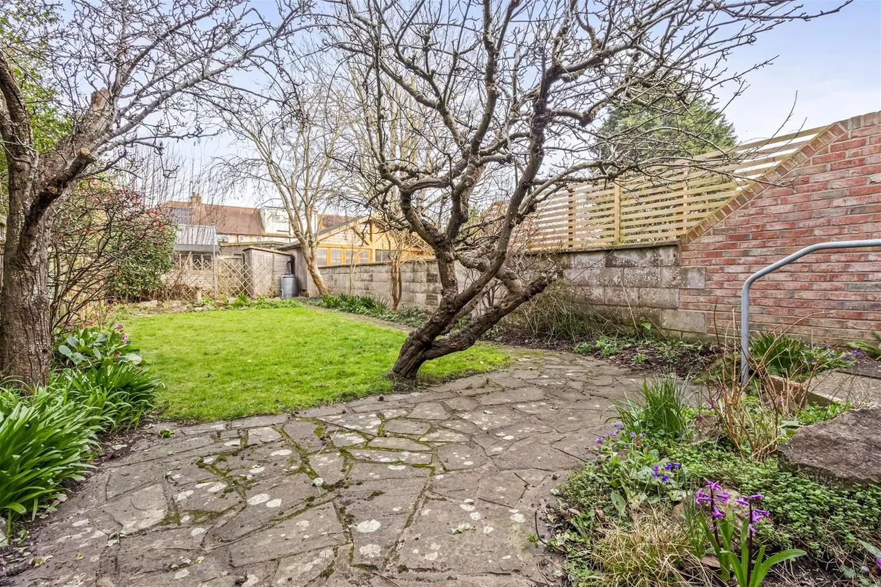 Balcombe Avenue, Worthing, photo 2