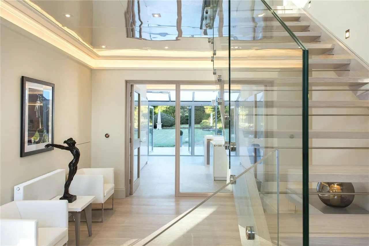Kentish Lane, Brookmans Park, Hertfordshire, AL9 6NG, photo 4