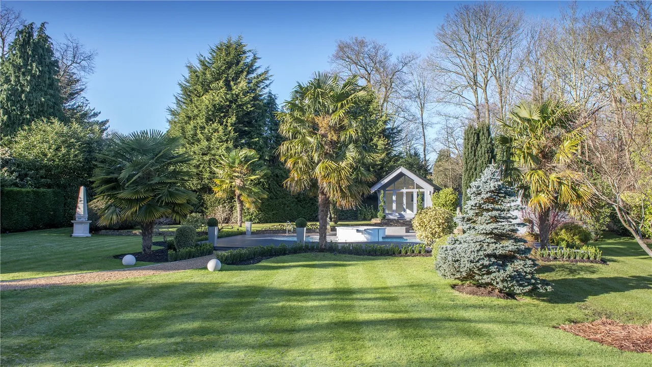 Kentish Lane, Brookmans Park, Hertfordshire, AL9 6NG, photo 27