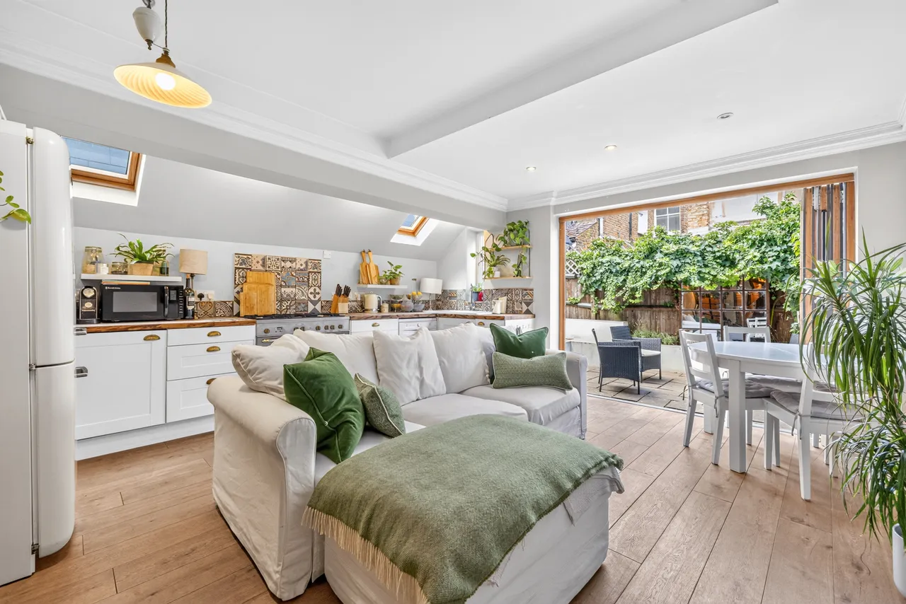 2 bed flat to rent — Rowallan Road, London, SW6