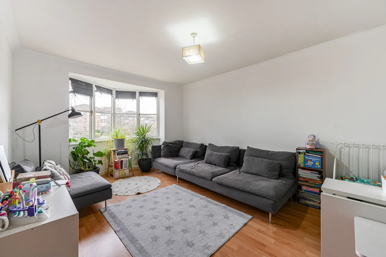 28 Halley Gardens, London, photo 3
