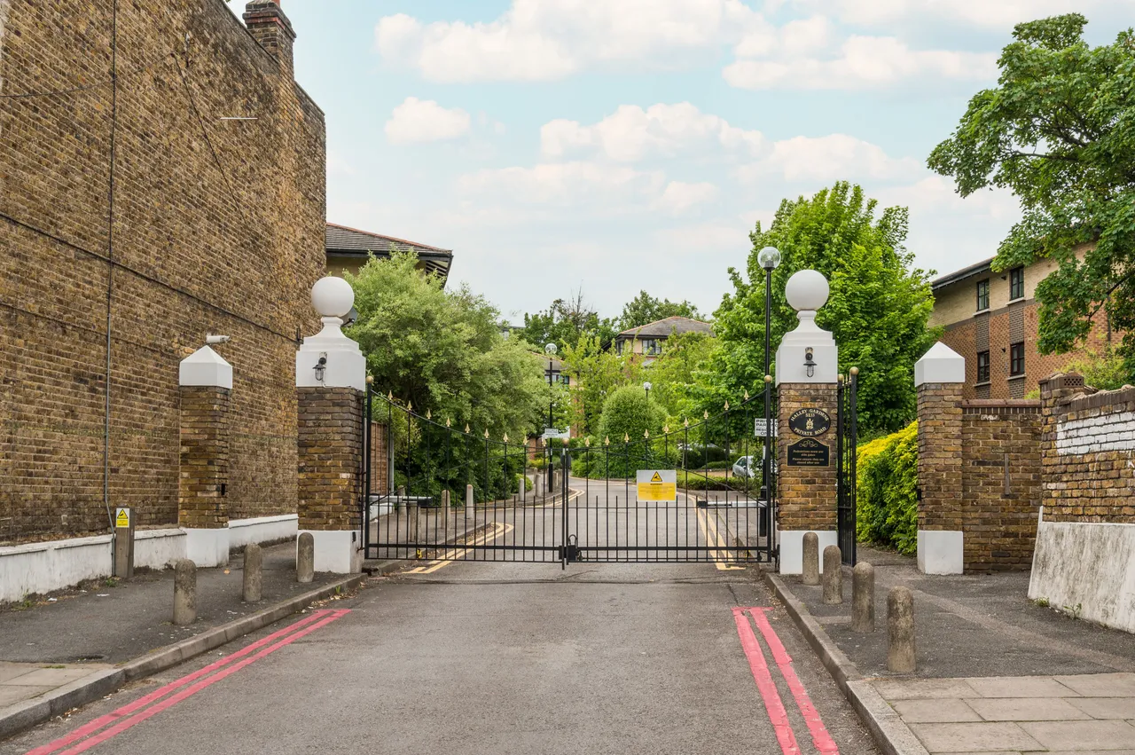 28 Halley Gardens, London, photo 11