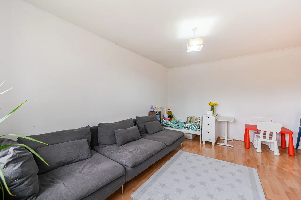 1 bed flat for sale — 28 Halley Gardens, London