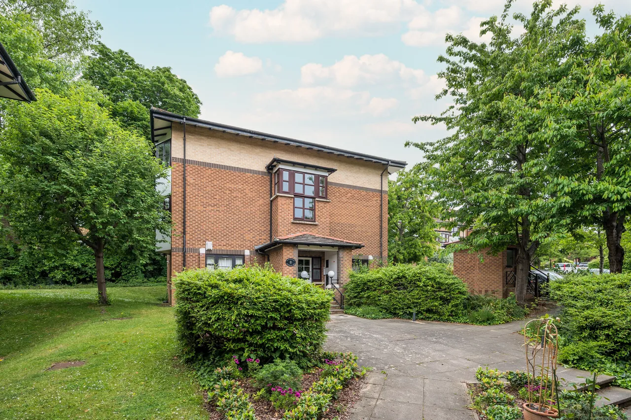 28 Halley Gardens, London, photo 4