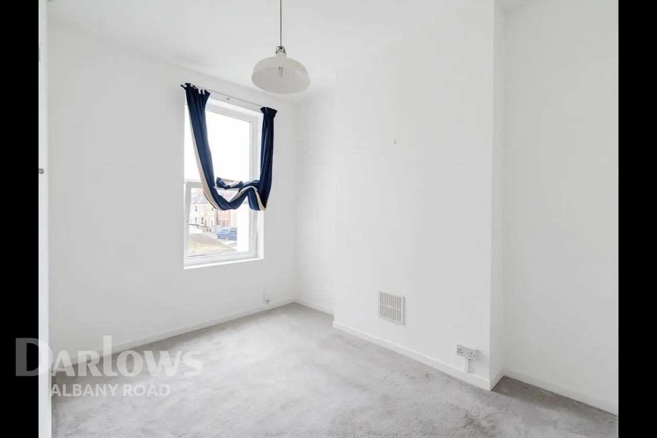 Ninian Road, photo 4
