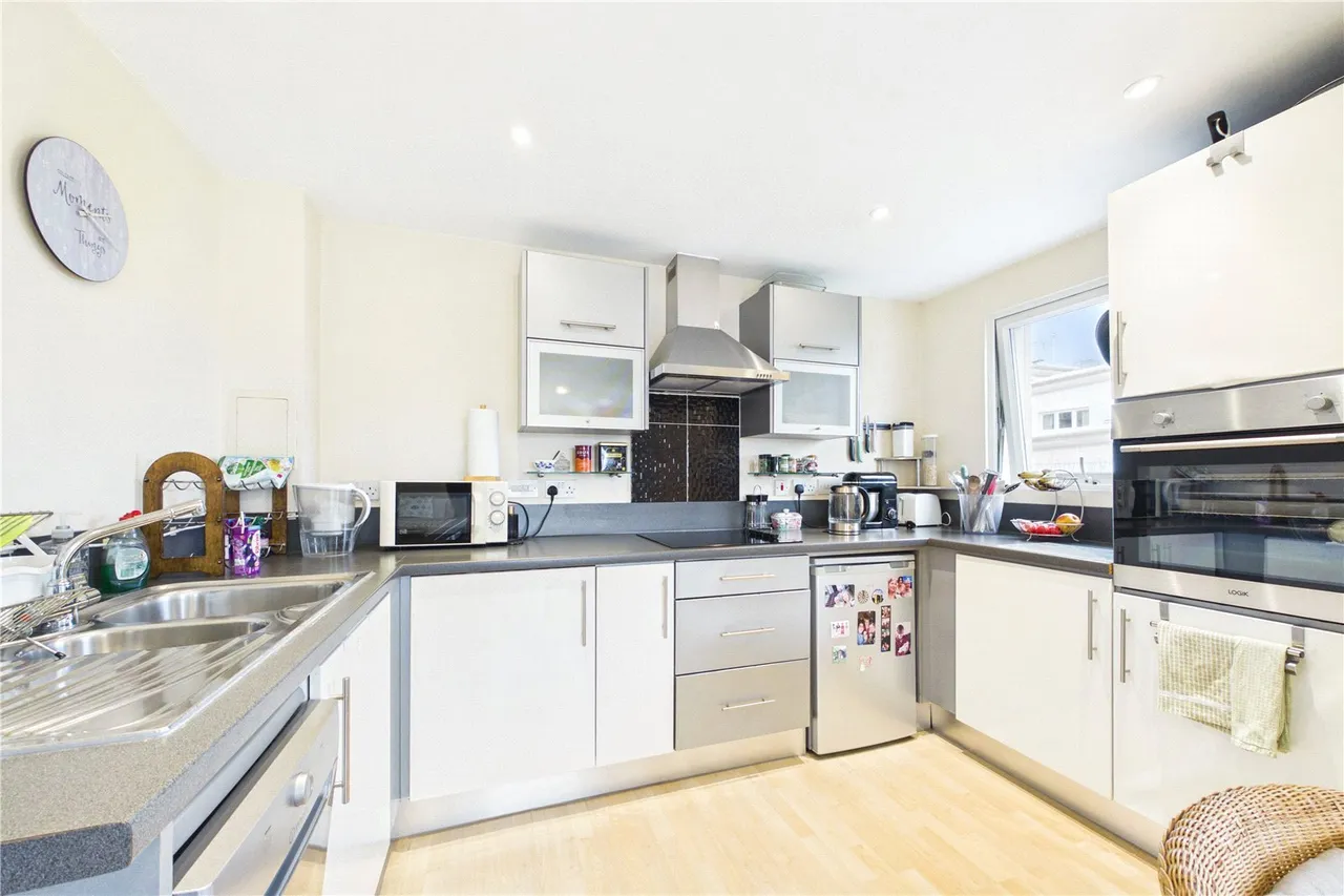 Winterthur Way, Basingstoke, RG21, photo 3