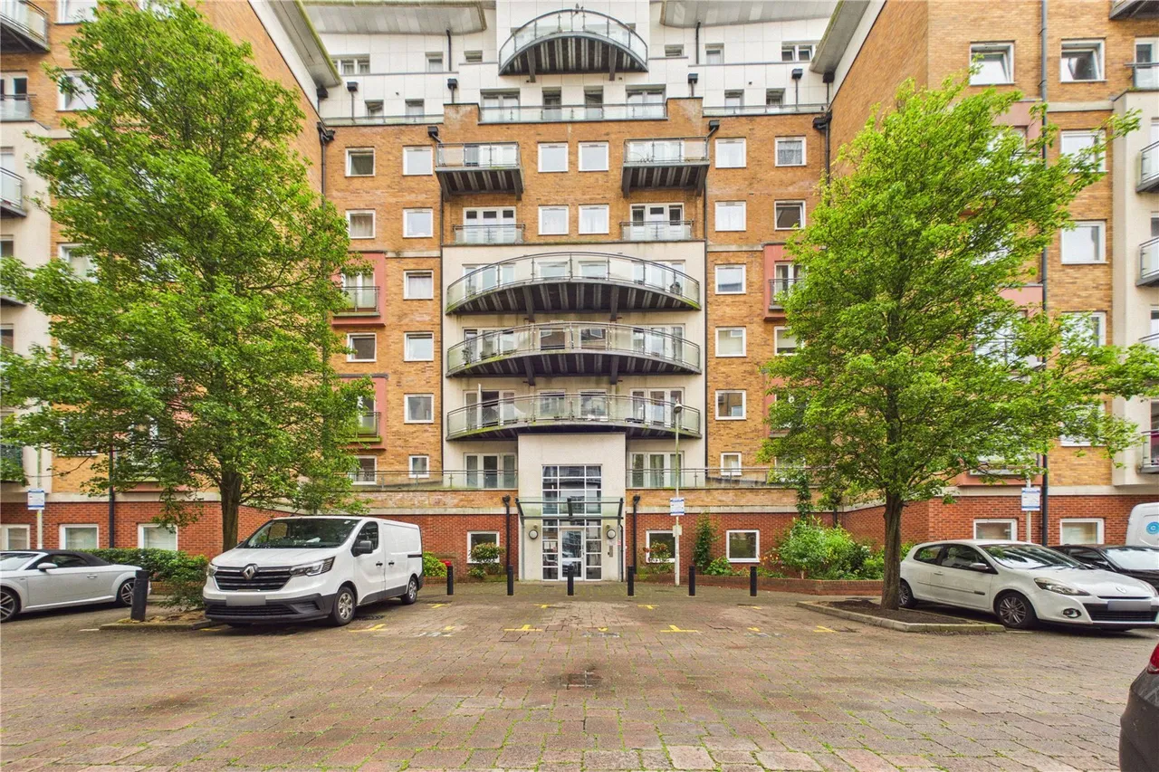 2 bed flat for sale, Winterthur Way, Basingstoke, RG21