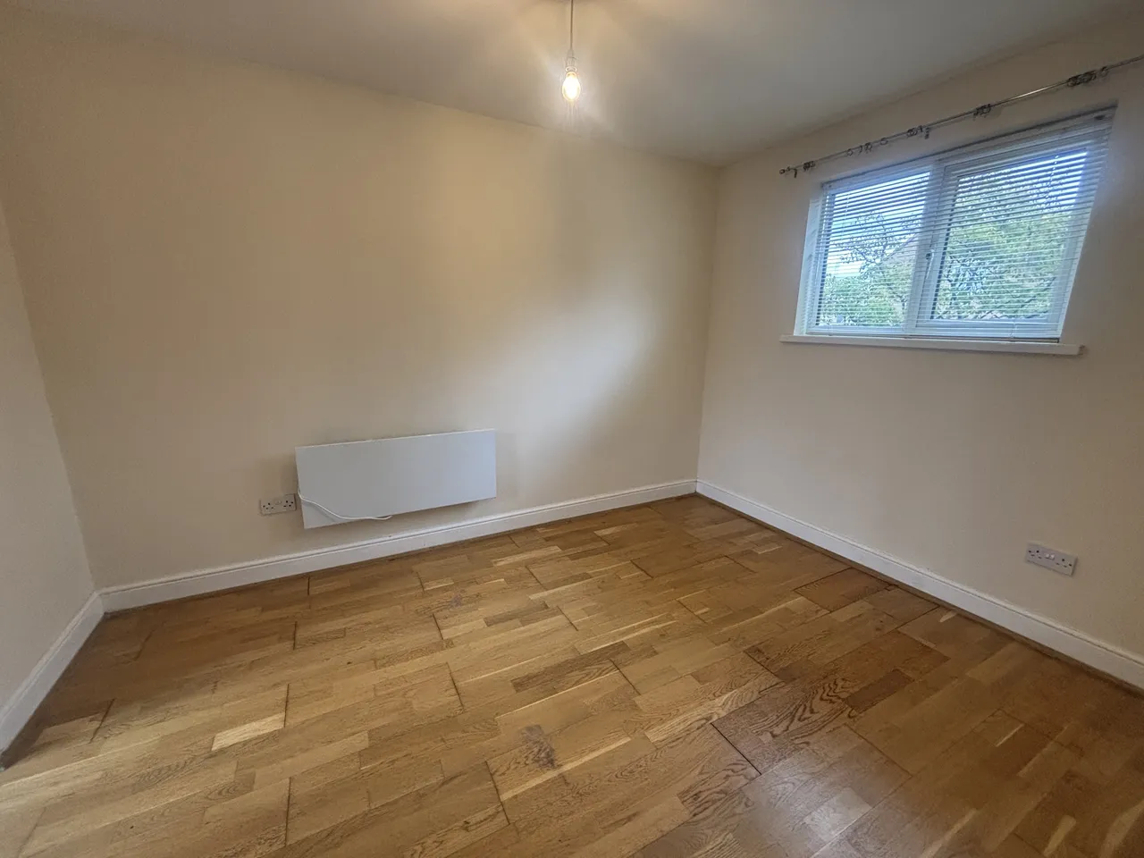 Highgrove Close, SN11, photo 2