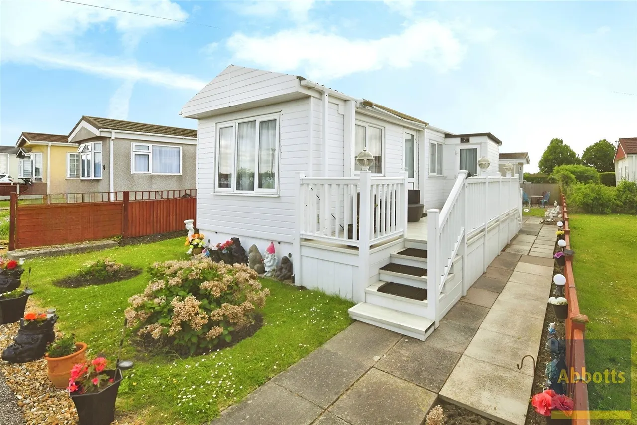 2 bed house for sale — Orchard View, Lower Dunton Road, Dunton, Brentwood, CM13