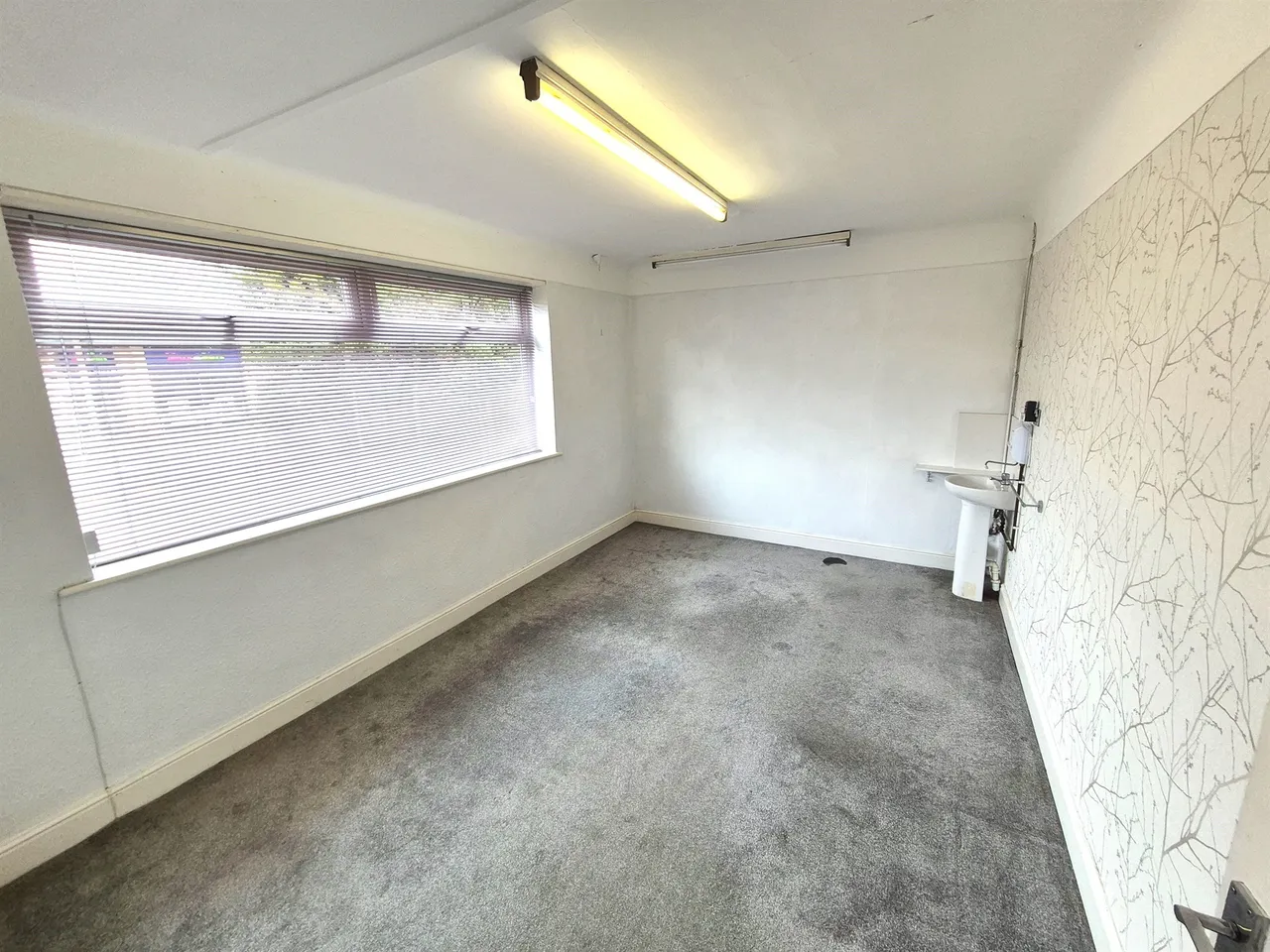 Greasby Road, Greasby, Wirral, photo 5