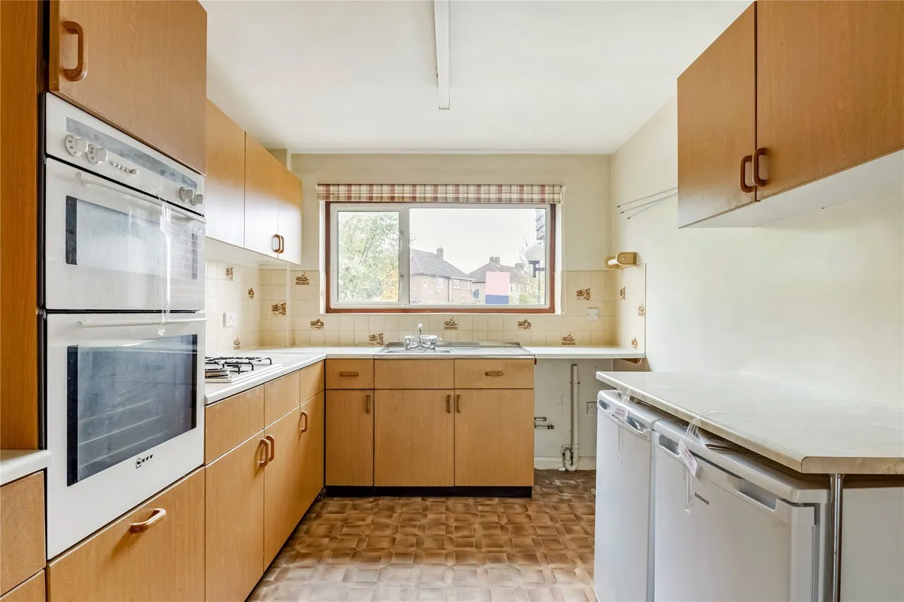 Longford Close, Hampton Hill, Hampton, TW12, photo 2