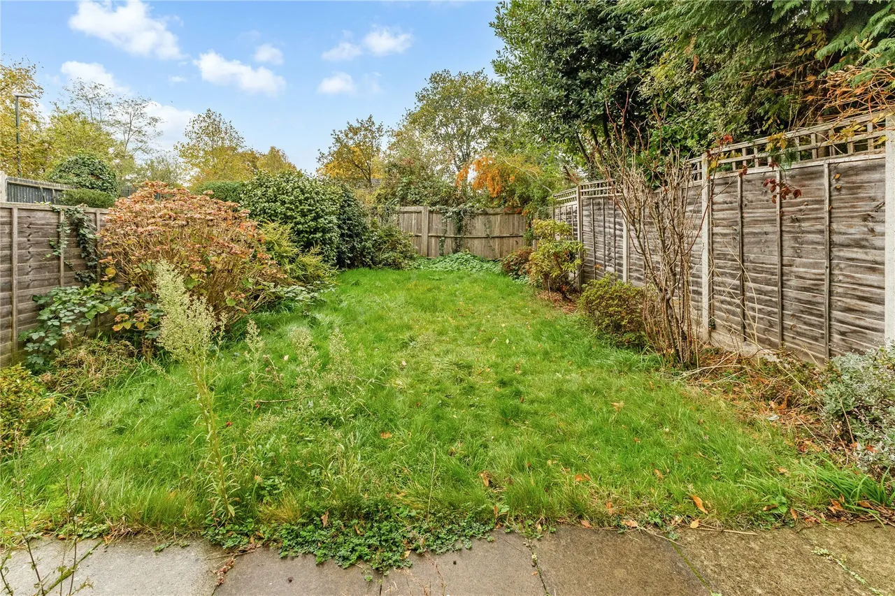 Longford Close, Hampton Hill, Hampton, TW12, photo 12