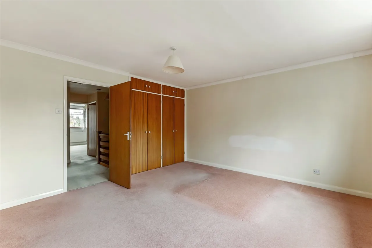 Longford Close, Hampton Hill, Hampton, TW12, photo 7