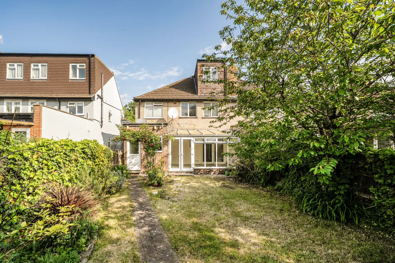 Hawtrey Avenue, Northolt, UB5, photo 19
