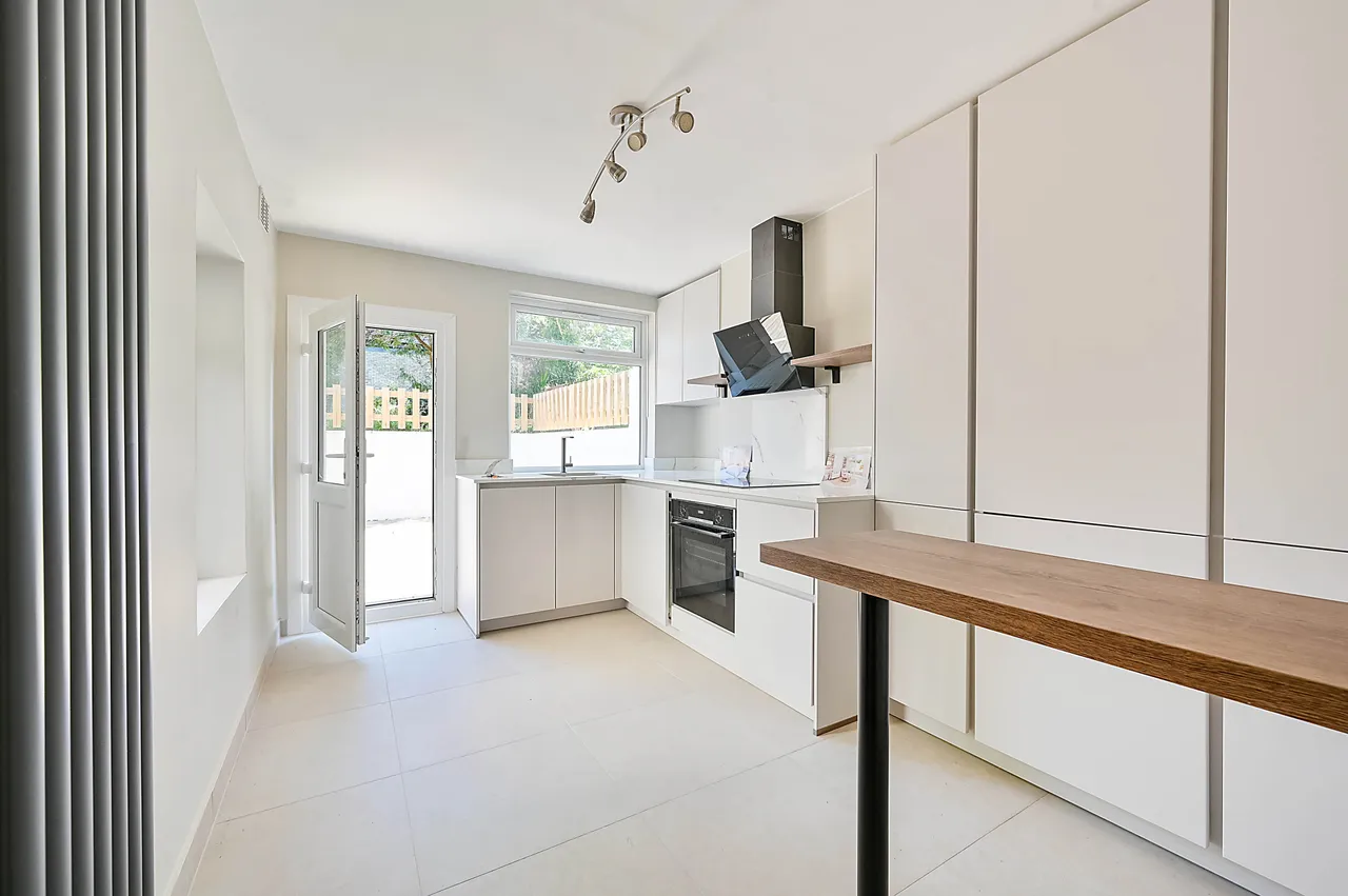 Flat 1, 30 Queens Road, Twickenham, photo 2
