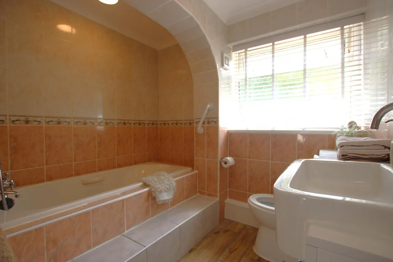 Hillside Crescent, Weldon, NN17, photo 11