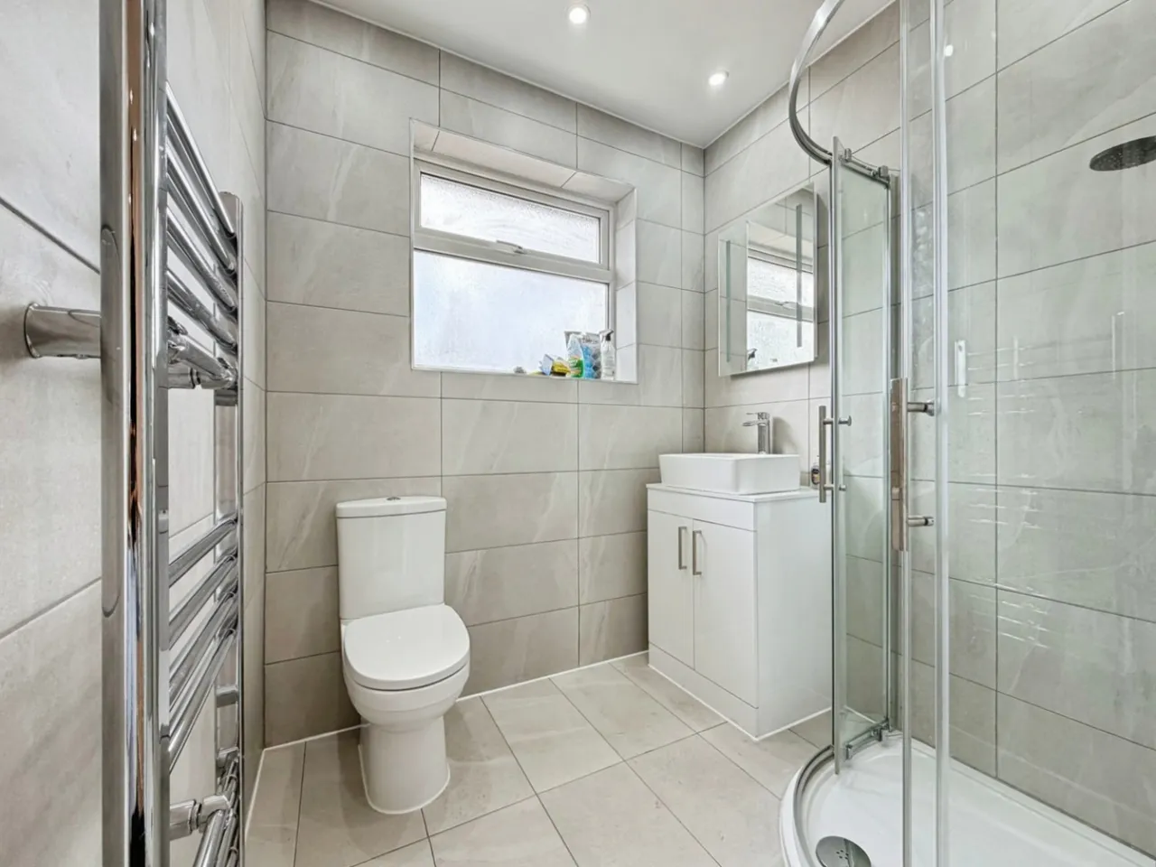 Staines Road, Feltham, TW14, photo 6