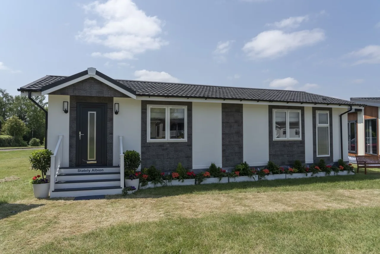 2 bed park home for sale, The Grange Moorbarns Lane, Lutterworth, LE17