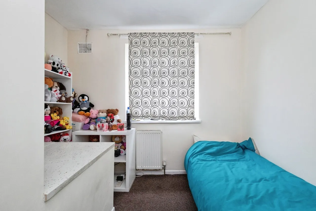 Fir Tree Avenue, Oldham, Greater Manchester, OL8, photo 15