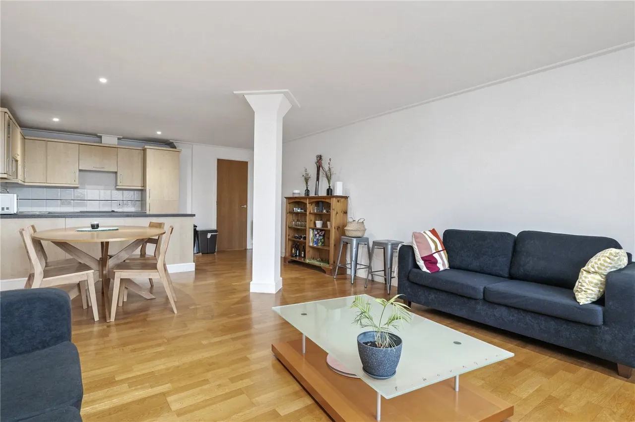 2 bed flat for sale, City Road, Islington, EC1V