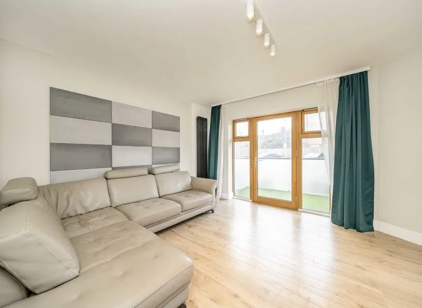 Spring Road, Feltham, TW13, photo 2