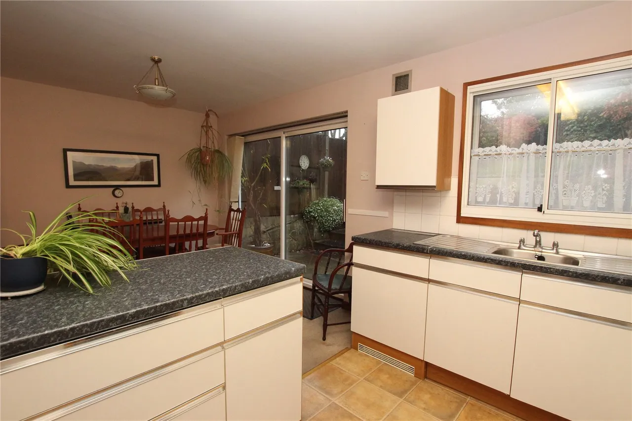 Ankerdine Crescent, Shooters Hill, SE18, photo 9