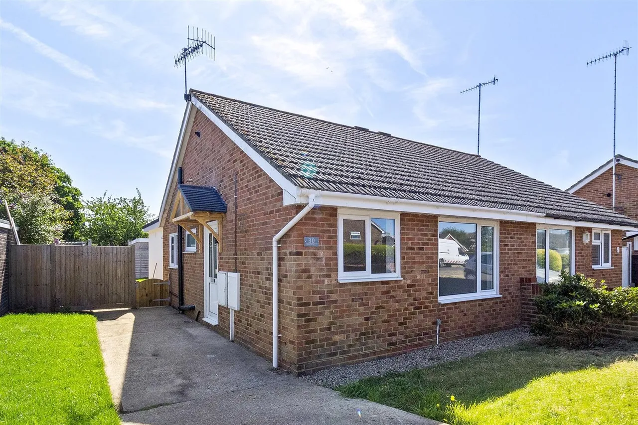 3 bed house to rent — Edmonton Road, Worthing