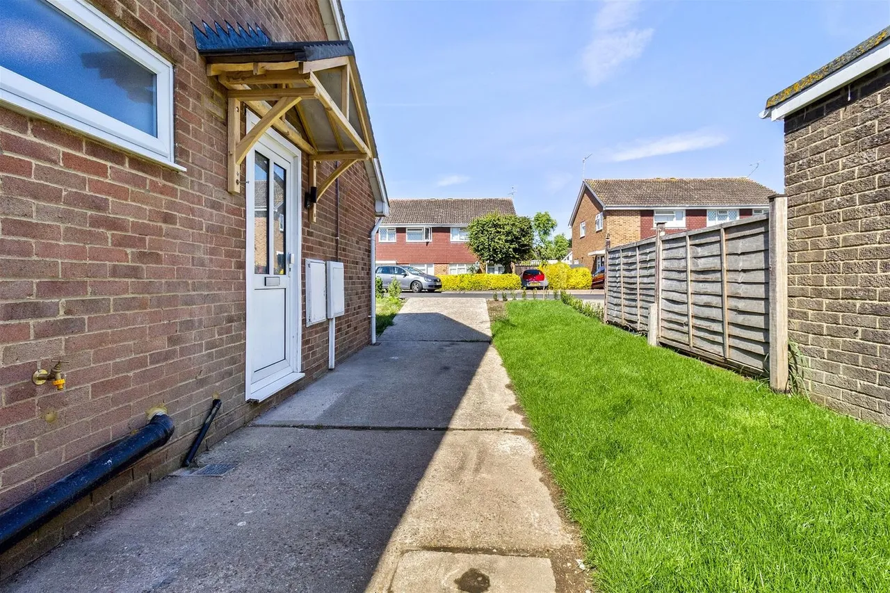Edmonton Road, Worthing, photo 16